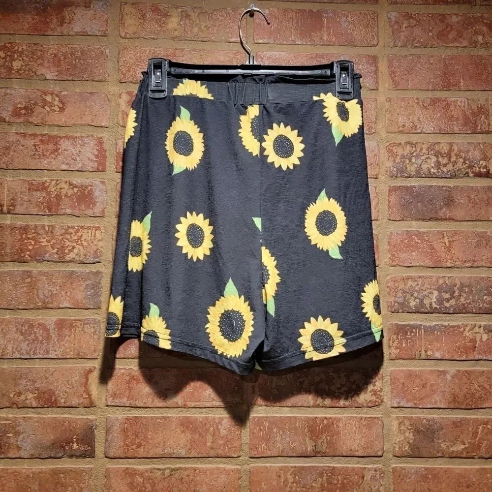 Simply Southern Sunflower Shorts size small medium - Picture 3 of 5